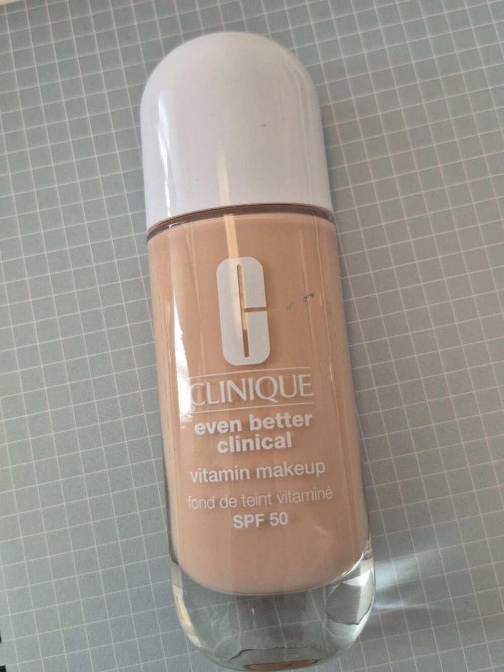 Clinique Even clinical vitamin makeup foundation Shade Light cool 1